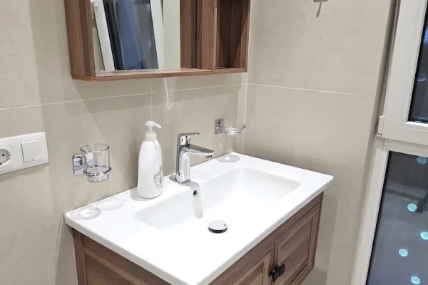 Shtepi me qera Apartament ne Tirane, 2+1, Mobilimi E mobiluar, Pagesa 1,000  Euro.