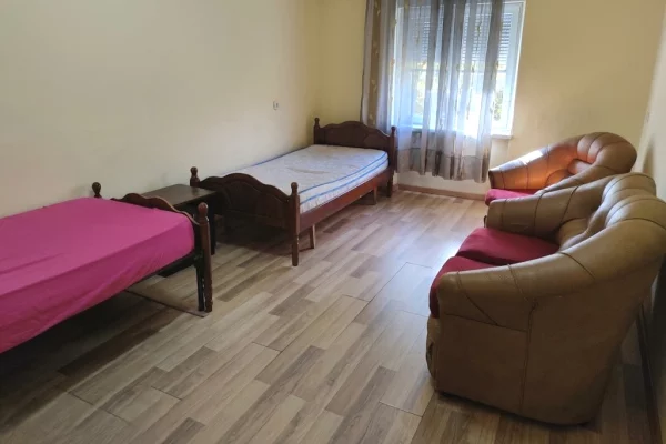 Shtepi me qera Apartament ne Tirane, 2+1, Mobilimi E mobiluar, Pagesa 450  Euro.