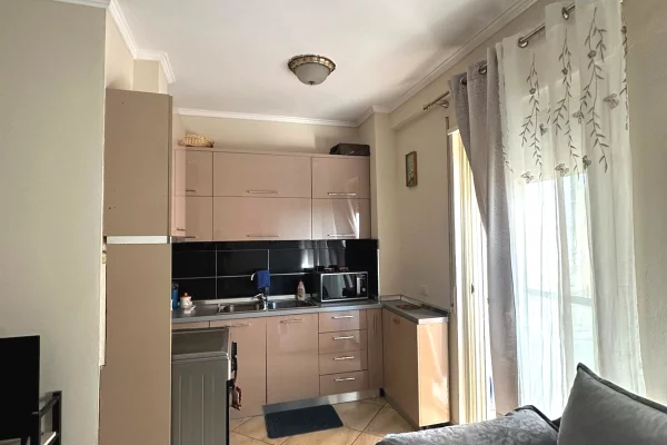Shtepi me qera Apartament ne Tirane, 1+1, Mobilimi E mobiluar, Pagesa 500  Euro.