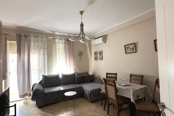 Shtepi me qera Apartament ne Tirane, 1+1, Mobilimi E mobiluar, Pagesa 500  Euro.