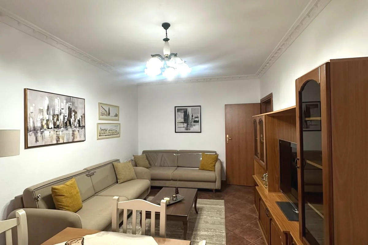 Shtepi me qera Apartament ne Tirane, 2+1, Mobilimi E mobiluar, Pagesa 650  Euro.