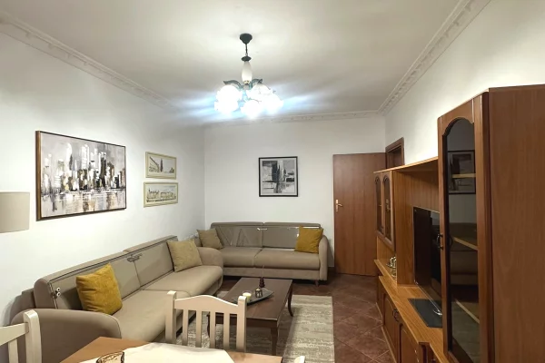Shtepi me qera 2+1 ne Tirane - 650 Euro