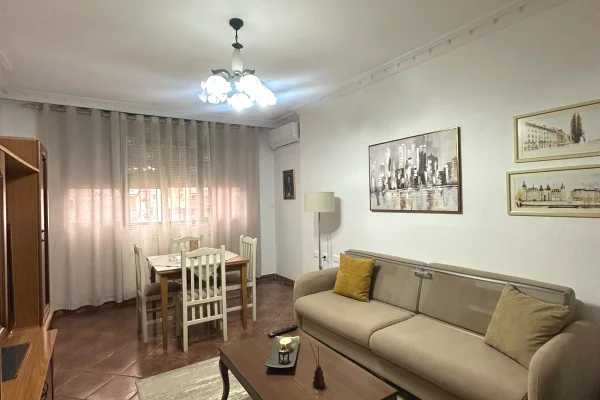 Shtepi me qera Apartament ne Tirane, 2+1, Mobilimi E mobiluar, Pagesa 650  Euro.