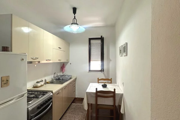 Shtepi me qera Apartament ne Tirane, 2+1, Mobilimi E mobiluar, Pagesa 650  Euro.