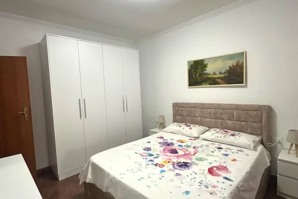 Shtepi me qera Apartament ne Tirane, 2+1, Mobilimi E mobiluar, Pagesa 650  Euro.