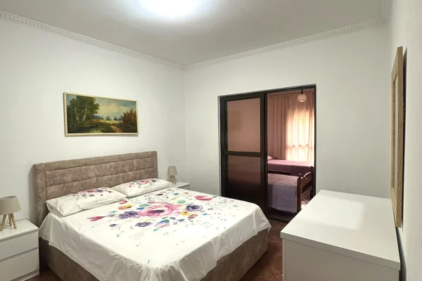 Shtepi me qera Apartament ne Tirane, 2+1, Mobilimi E mobiluar, Pagesa 650  Euro.