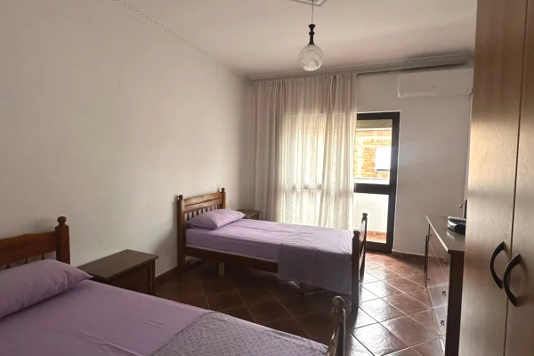 Shtepi me qera Apartament ne Tirane, 2+1, Mobilimi E mobiluar, Pagesa 650  Euro.