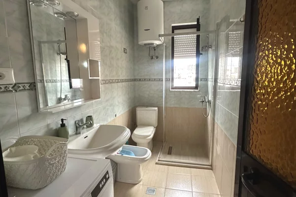 Shtepi me qera Apartament ne Tirane, 2+1, Mobilimi E mobiluar, Pagesa 650  Euro.