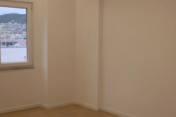 Shtepi ne shitje Apartament ne Tirane, 2+1, Mobilimi Bosh, pa mobiluar, Pagesa 259,000  Euro.