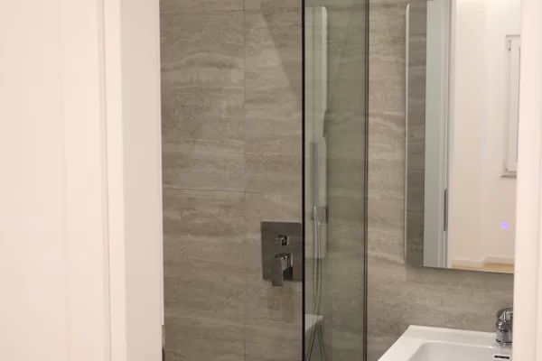 Shtepi ne shitje Apartament ne Tirane, 2+1, Mobilimi Bosh, pa mobiluar, Pagesa 259,000  Euro.