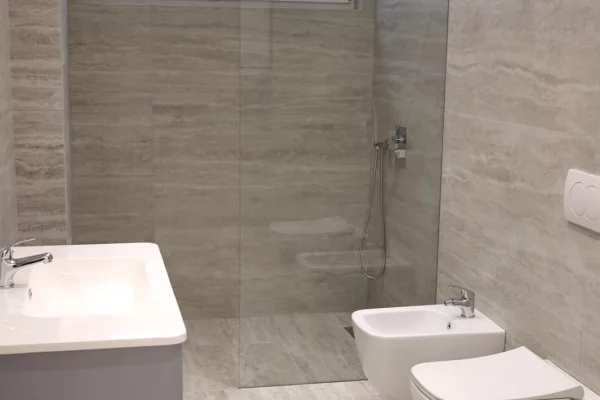 Shtepi ne shitje Apartament ne Tirane, 2+1, Mobilimi Bosh, pa mobiluar, Pagesa 259,000  Euro.