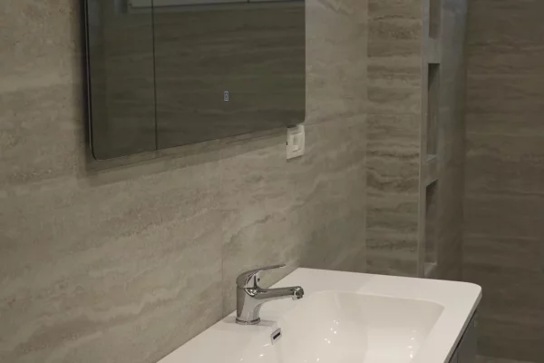Shtepi ne shitje Apartament ne Tirane, 2+1, Mobilimi Bosh, pa mobiluar, Pagesa 259,000  Euro.
