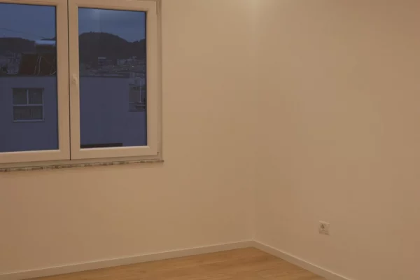 Shtepi ne shitje Apartament ne Tirane, 2+1, Mobilimi Bosh, pa mobiluar, Pagesa 259,000  Euro.