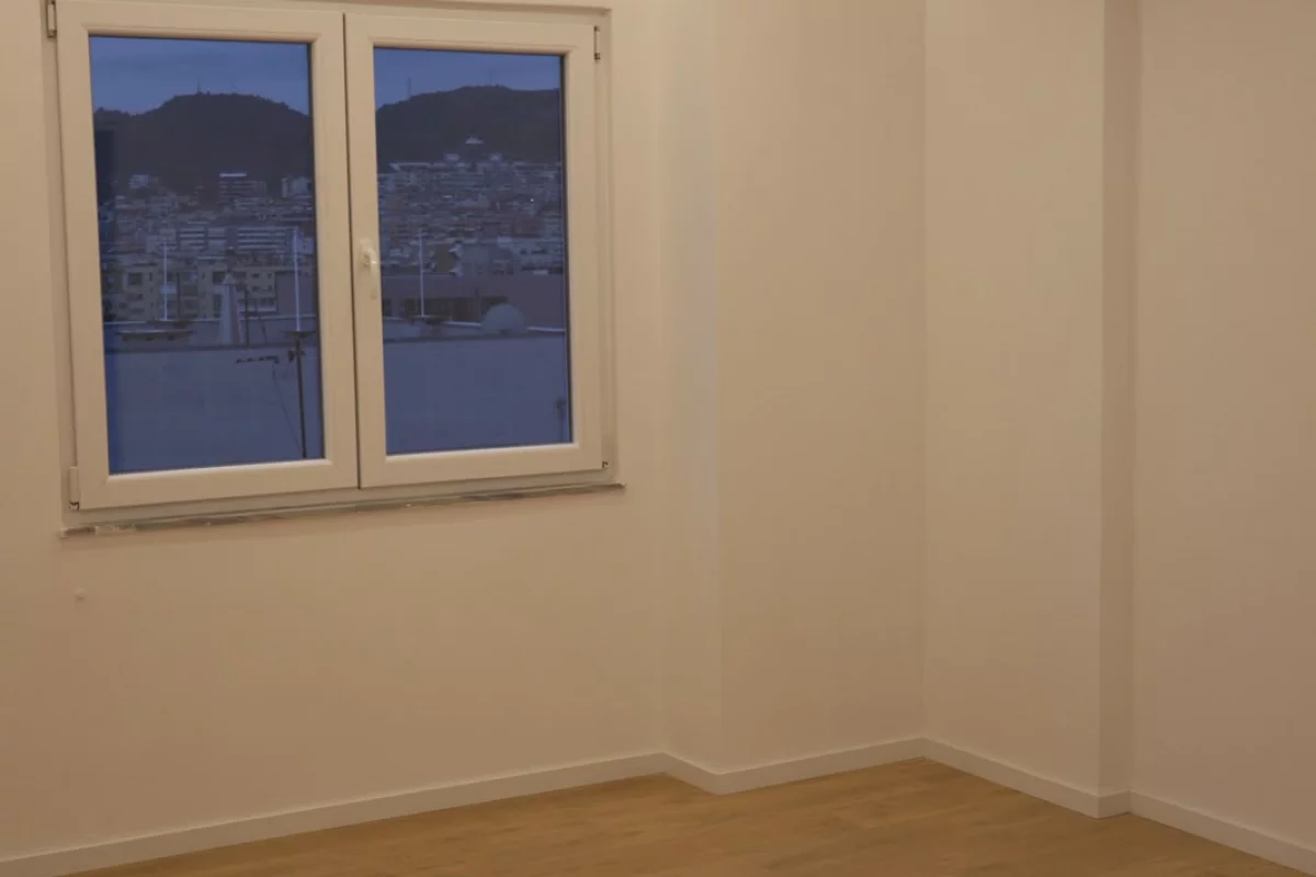 Shtepi ne shitje Apartament ne Tirane, 2+1, Mobilimi Bosh, pa mobiluar, Pagesa 259,000  Euro.