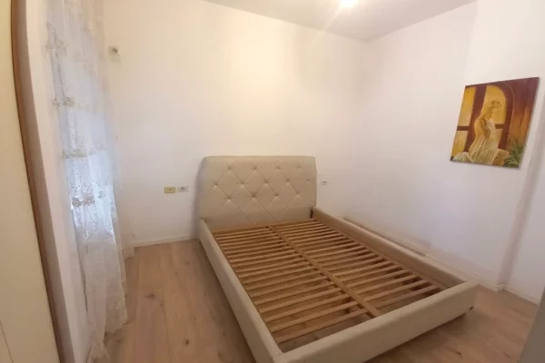 Shtepi me qera Apartament ne Tirane, 2+1, Mobilimi E mobiluar, Pagesa 550  Euro.