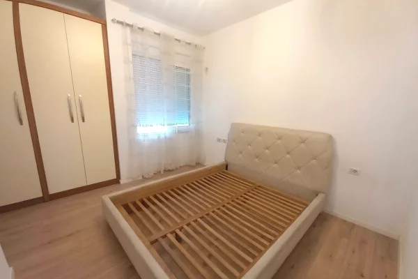 Shtepi me qera Apartament ne Tirane, 2+1, Mobilimi E mobiluar, Pagesa 550  Euro.