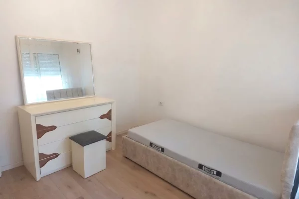 Shtepi me qera Apartament ne Tirane, 2+1, Mobilimi E mobiluar, Pagesa 550  Euro.