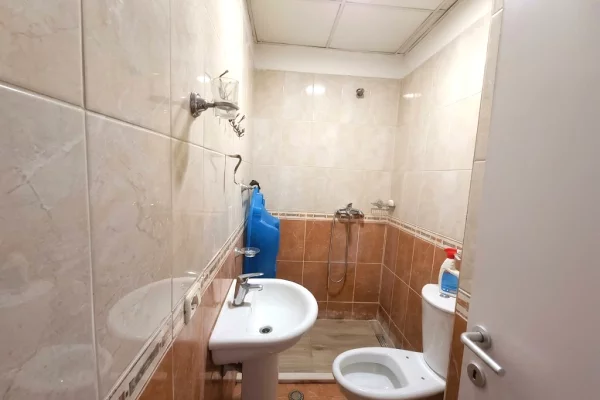 Shtepi me qera Apartament ne Tirane, 2+1, Mobilimi E mobiluar, Pagesa 550  Euro.