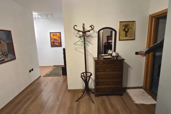 Shtepi me qera Apartament ne Tirane, 1+1, Mobilimi E mobiluar, Pagesa 650  Euro.