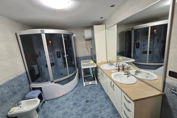 Shtepi me qera Apartament ne Tirane, 1+1, Mobilimi E mobiluar, Pagesa 650  Euro.