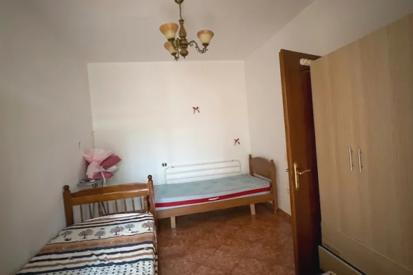 Shtepi me qera Apartament ne Tirane, 2+1, Mobilimi E mobiluar, Pagesa 400  Euro.