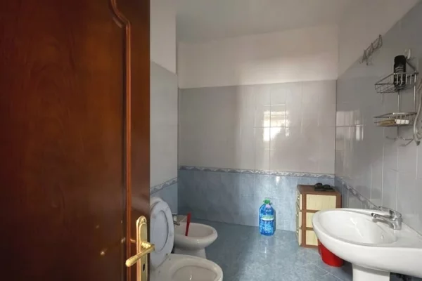 Shtepi me qera Apartament ne Tirane, 2+1, Mobilimi E mobiluar, Pagesa 400  Euro.