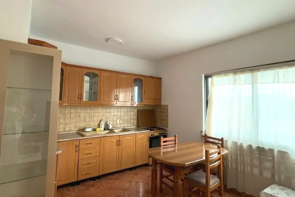 Shtepi me qera Apartament ne Tirane, 2+1, Mobilimi E mobiluar, Pagesa 400  Euro.