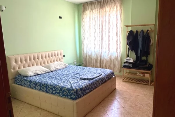 Shtepi me qera Apartament ne Tirane, 1+1, Mobilimi E mobiluar, Pagesa 40,000  Leke.