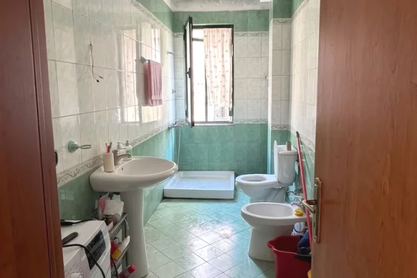 Shtepi me qera Apartament ne Tirane, 1+1, Mobilimi E mobiluar, Pagesa 40,000  Leke.