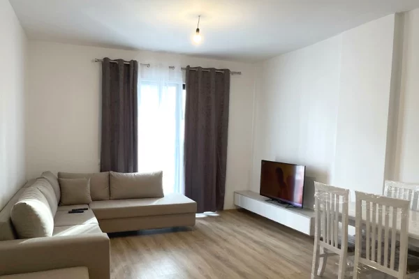 Apartament 2+1+2 + Ballkon me Qira – Kinostudio (Pallat i Ri i Vitit 2025) !
