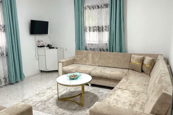 Shtëpi Private 2+1 me Qira Oborr & Parkim – Fusha e Ali Demit ! 