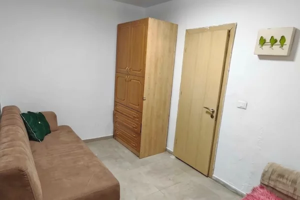 Shtepi me qera Apartament ne Tirane, 3+1, Mobilimi E mobiluar, Pagesa 45,000  Leke.
