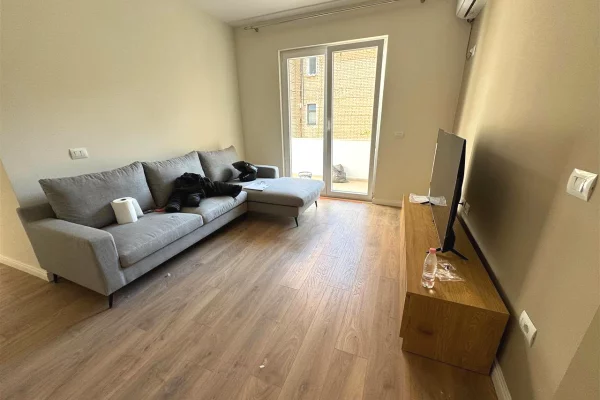 Apartament 1+1 me Qira – Pranë Shkollës "Harry Fultz" / Zogu i Zi !