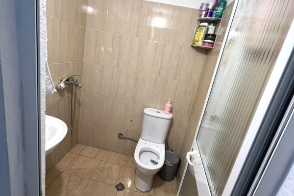 Shtepi me qera Apartament ne Tirane, 1+1, Mobilimi E mobiluar, Pagesa 400  Euro.