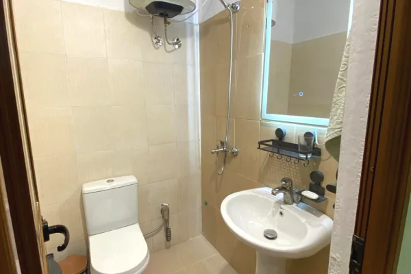 Shtepi me qera Apartament ne Tirane, 1+1, Mobilimi E mobiluar, Pagesa 400  Euro.