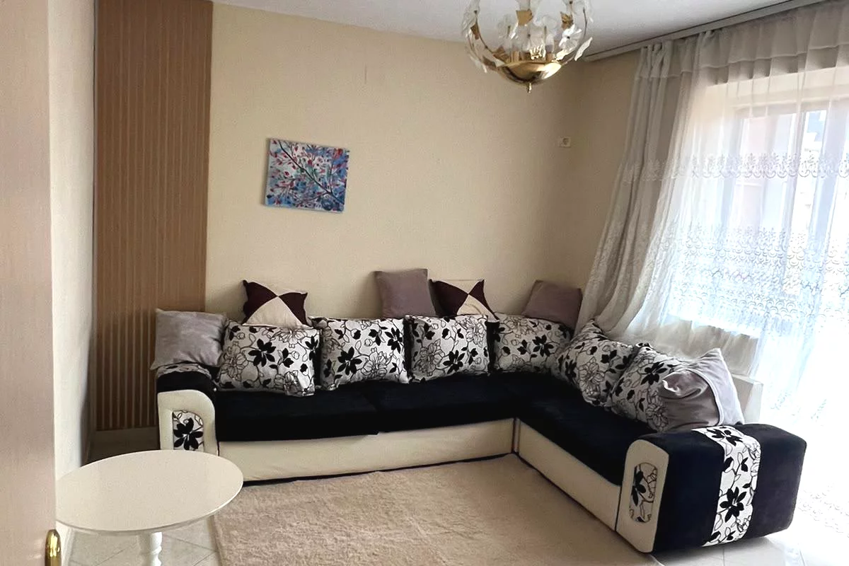 Shtepi me qera Apartament ne Tirane, 1+1, Mobilimi E mobiluar, Pagesa 500  Euro.