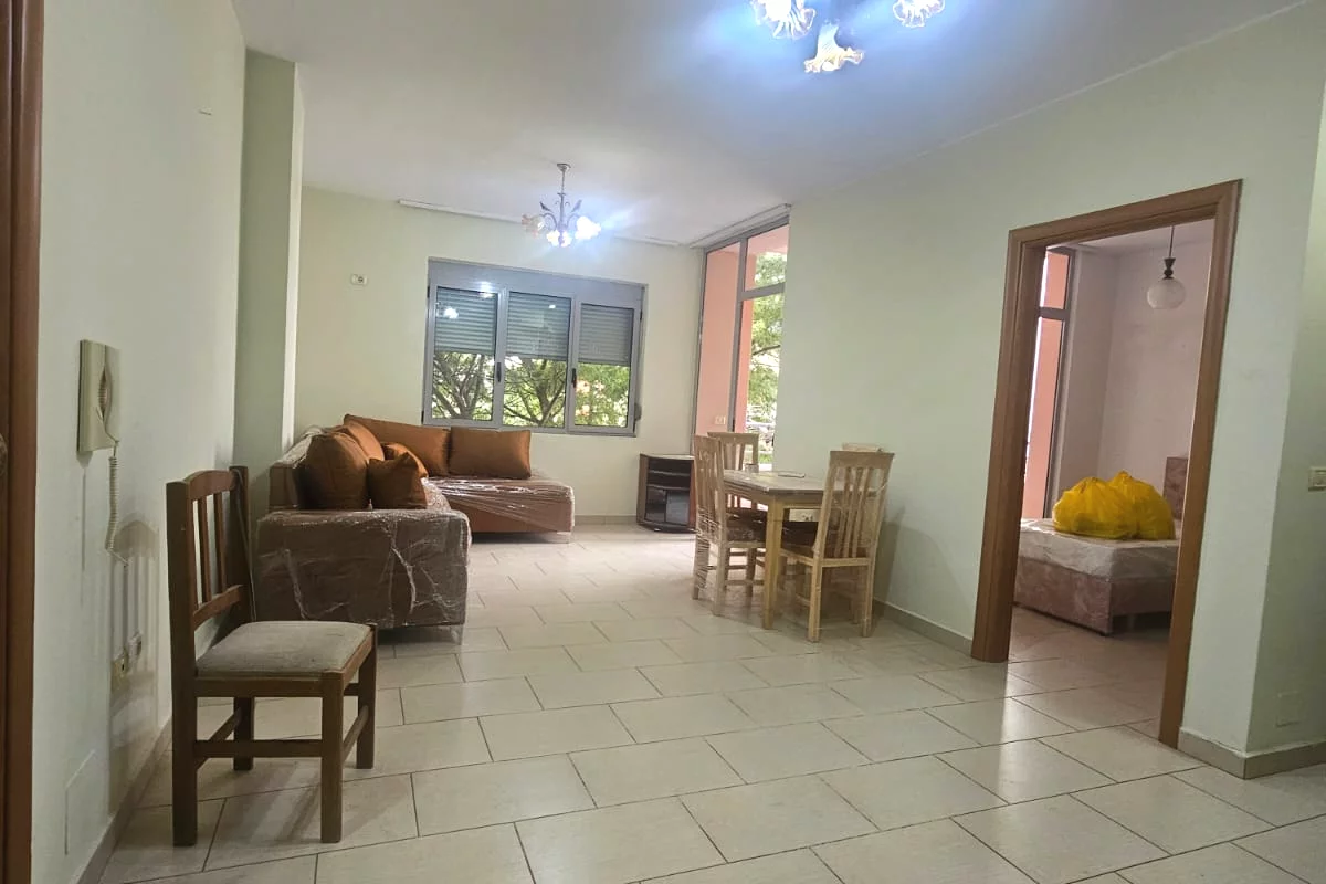 Shtepi me qera Apartament ne Tirane, 2+1, Mobilimi E mobiluar, Pagesa 400  Euro.