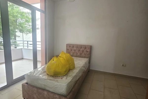 Shtepi me qera Apartament ne Tirane, 2+1, Mobilimi E mobiluar, Pagesa 400  Euro.