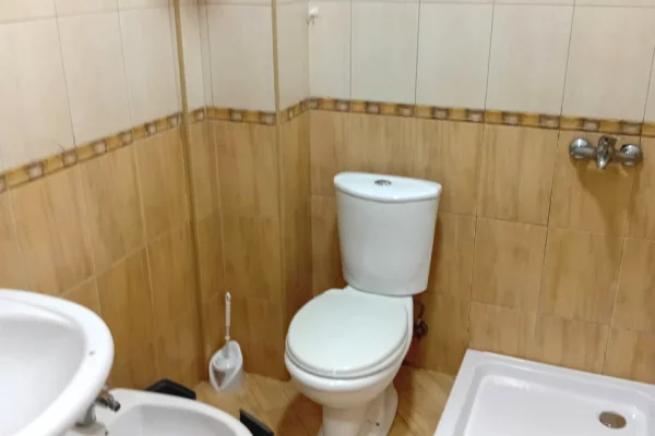 Shtepi me qera Apartament ne Tirane, 2+1, Mobilimi E mobiluar, Pagesa 400  Euro.