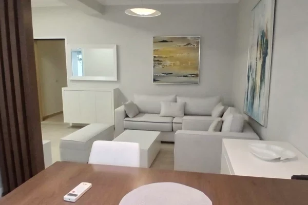 Shtepi me qera Apartament ne Tirane, 2+1, Mobilimi E mobiluar, Pagesa 650  Euro.