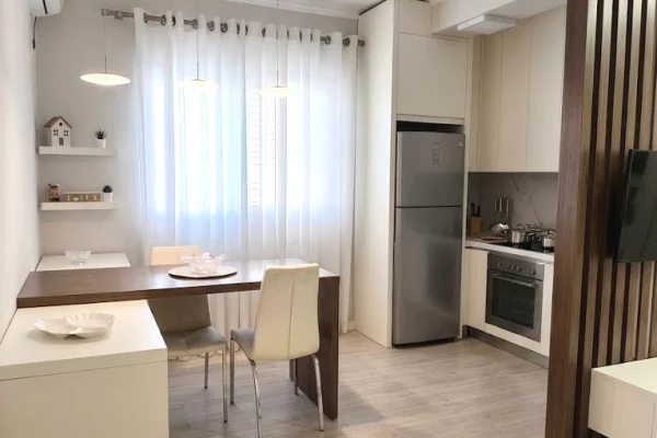 Shtepi me qera Apartament ne Tirane, 2+1, Mobilimi E mobiluar, Pagesa 650  Euro.