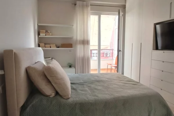 Shtepi me qera Apartament ne Tirane, 2+1, Mobilimi E mobiluar, Pagesa 650  Euro.