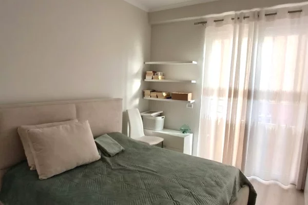 Shtepi me qera Apartament ne Tirane, 2+1, Mobilimi E mobiluar, Pagesa 650  Euro.