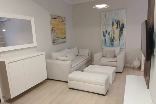 Shtepi me qera Apartament ne Tirane, 2+1, Mobilimi E mobiluar, Pagesa 650  Euro.