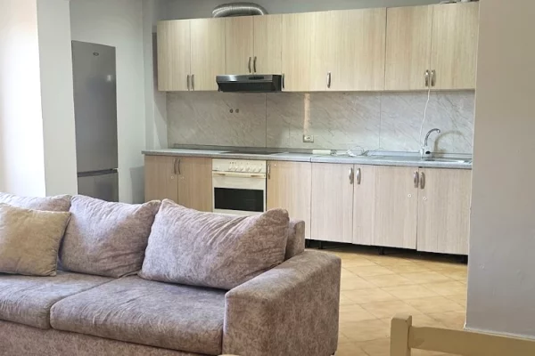 Shtepi me qera 2+1 ne Tirane - 470 Euro