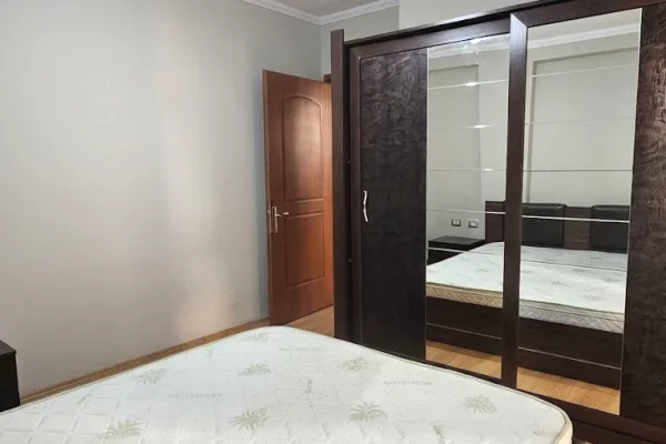 Shtepi me qera Apartament ne Tirane, 2+1, Mobilimi E mobiluar, Pagesa 470  Euro.