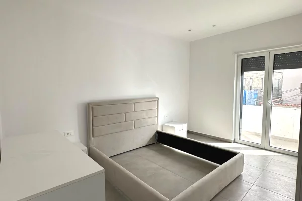 Shtepi me qera Apartament ne Tirane, 2+1, Mobilimi E mobiluar, Pagesa 550  Euro.