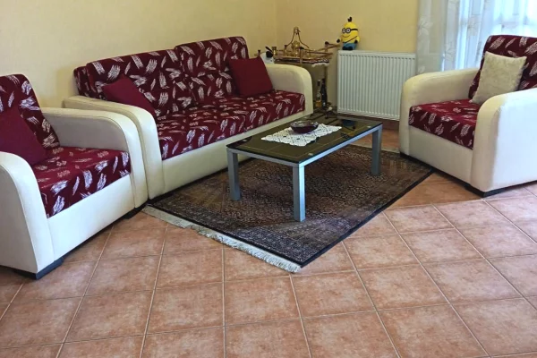  Apartament 1+1 me Qira – Tek Kopshti Zoologjik !