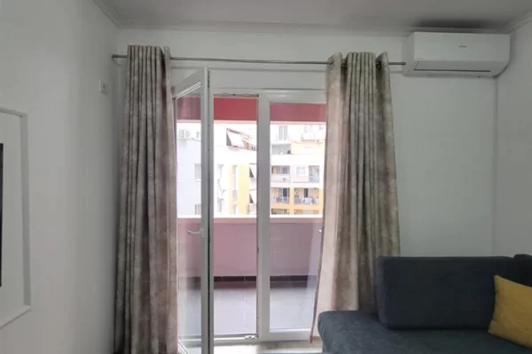 Shtepi me qera Apartament ne Tirane, 1+1, Mobilimi E mobiluar, Pagesa 550  Euro.