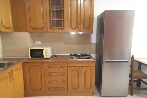 Shtepi me qera Apartament ne Tirane, 1+1, Mobilimi E mobiluar, Pagesa 500  Euro.